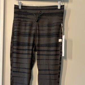 NWT Vuori Daily Leggings